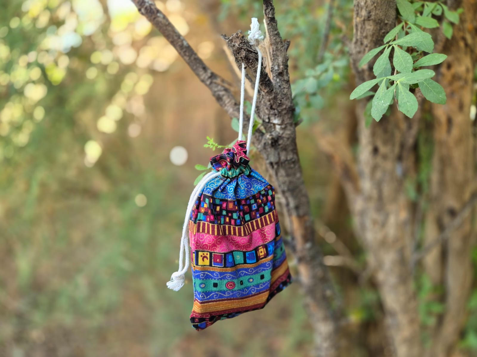 קלפי הנה מקום עם השקית הצבעונית